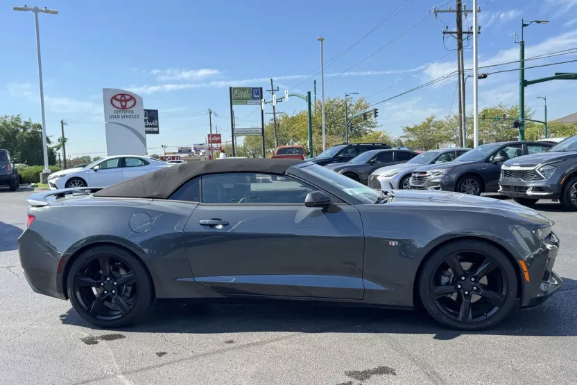 2018 Chevrolet Camaro 1LT photo 1