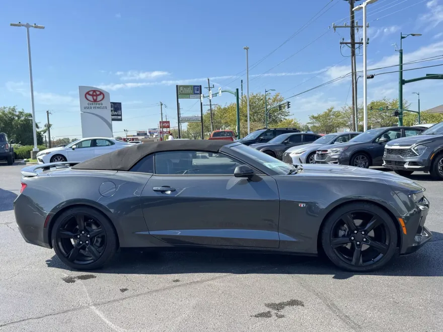 2018 Chevrolet Camaro 1LT photo 1