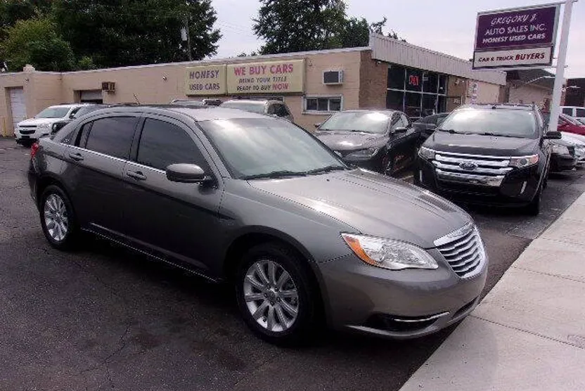 2011 Chrysler 200 Touring photo 1