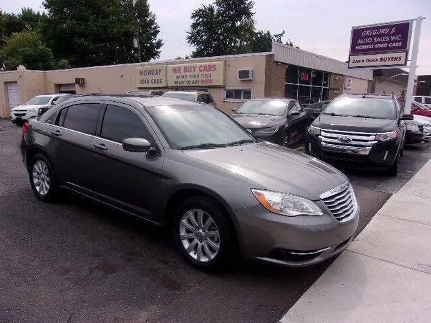 2011 Chrysler 200 Touring photo 1
