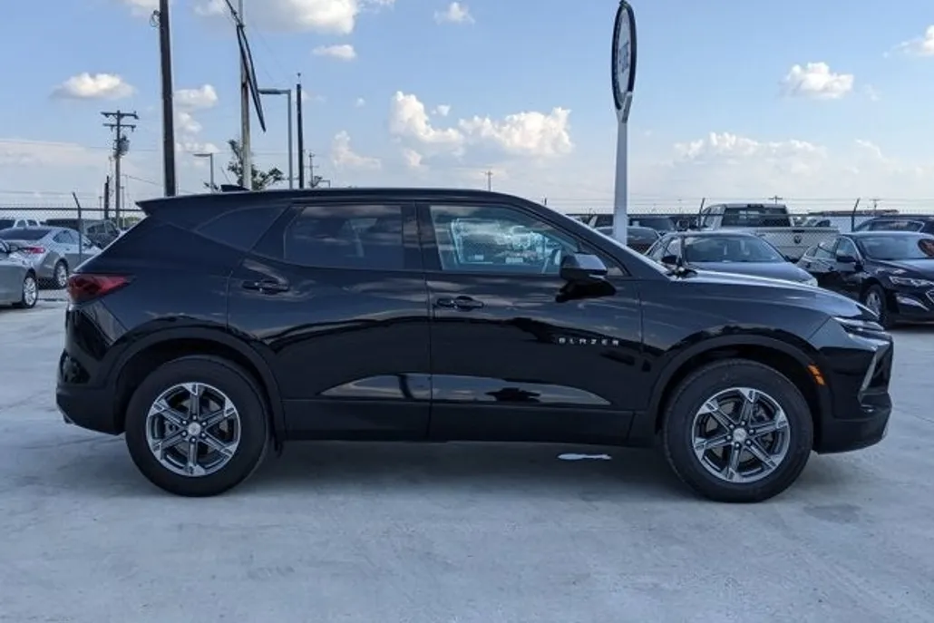 2024 Chevrolet Blazer 2LT photo 1