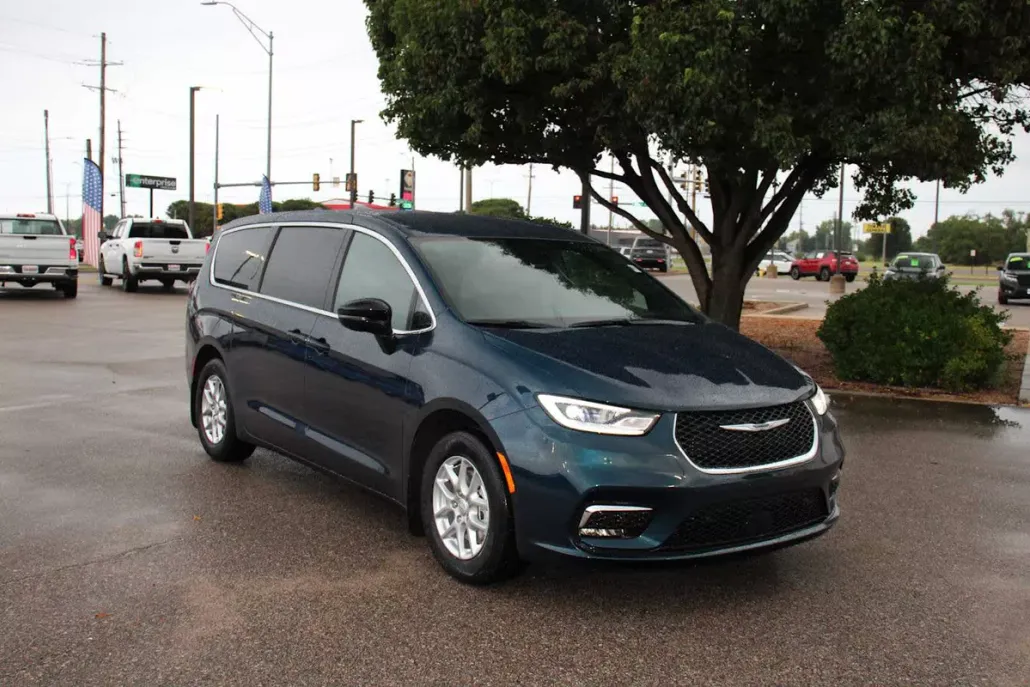 2025 Chrysler Pacifica photo 1