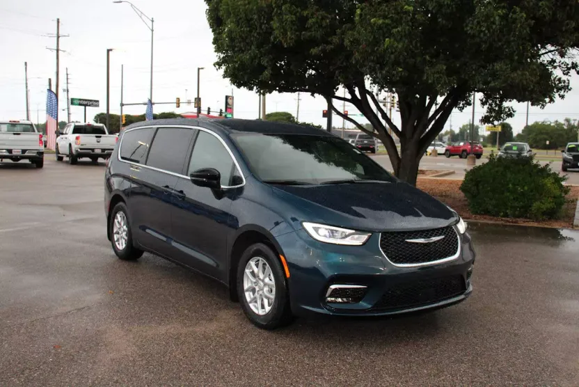 2025 Chrysler Pacifica photo 1