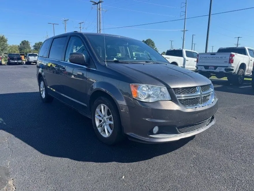 2019 Dodge Grand Caravan SXT photo 1