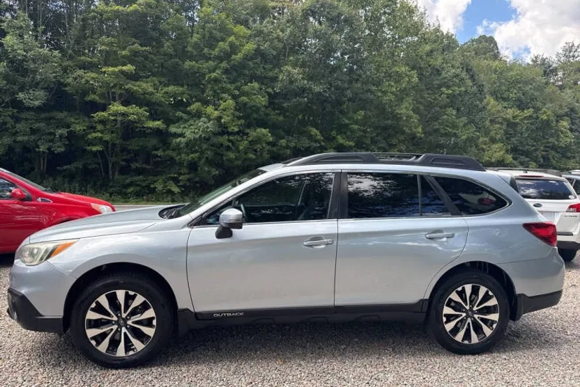 2017 Subaru Outback 2.5i Limited photo 1