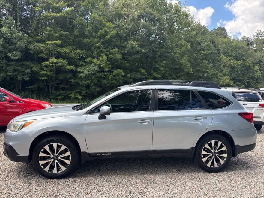 2017 Subaru Outback 2.5i Limited photo 1
