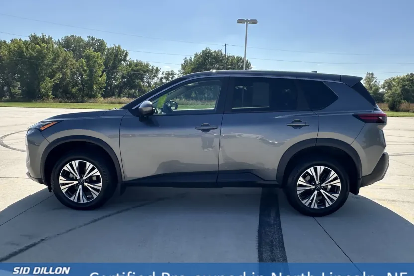 2023 Nissan Rogue SV photo 1
