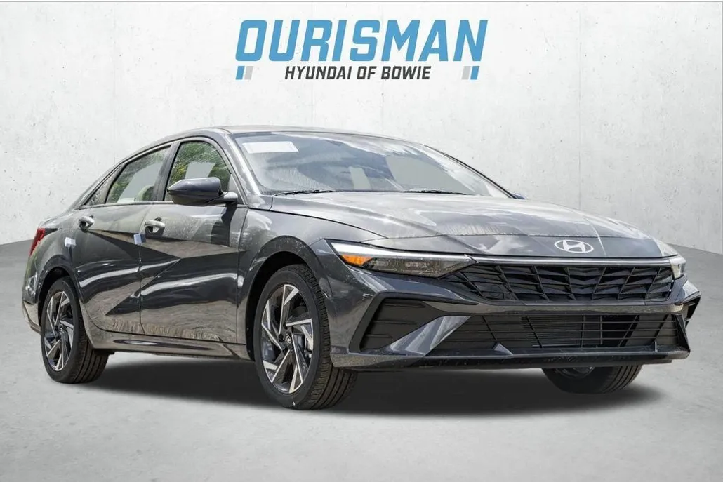 2025 Hyundai Elantra SEL Sport photo 1
