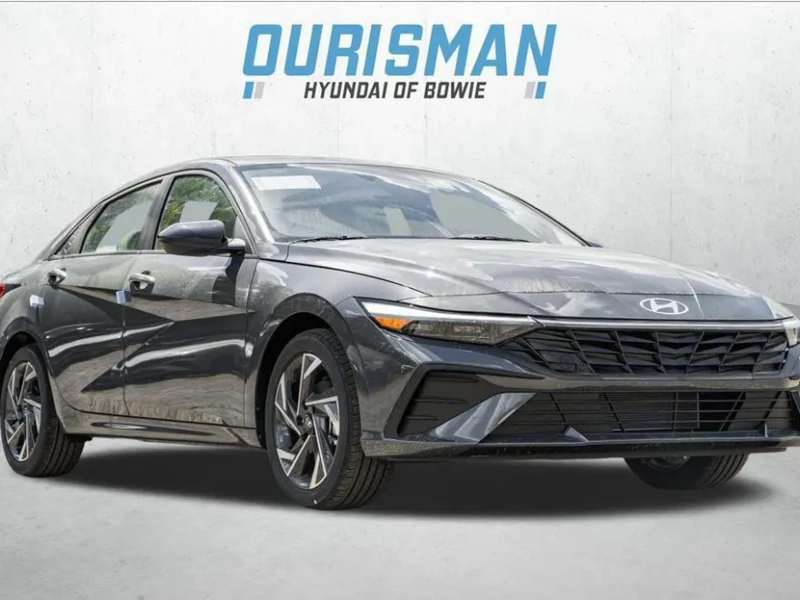 2025 Hyundai Elantra SEL Sport photo 1