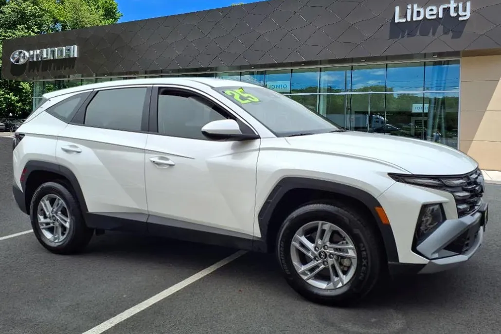 2025 Hyundai Tucson SE photo 1
