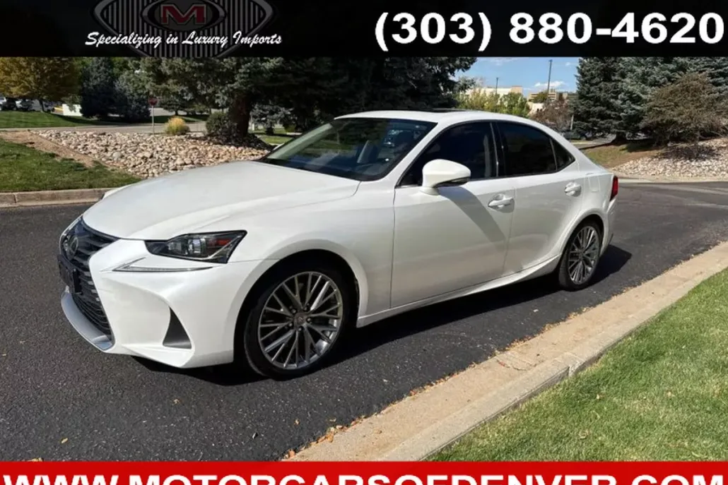 2017 Lexus IS 300 photo 1