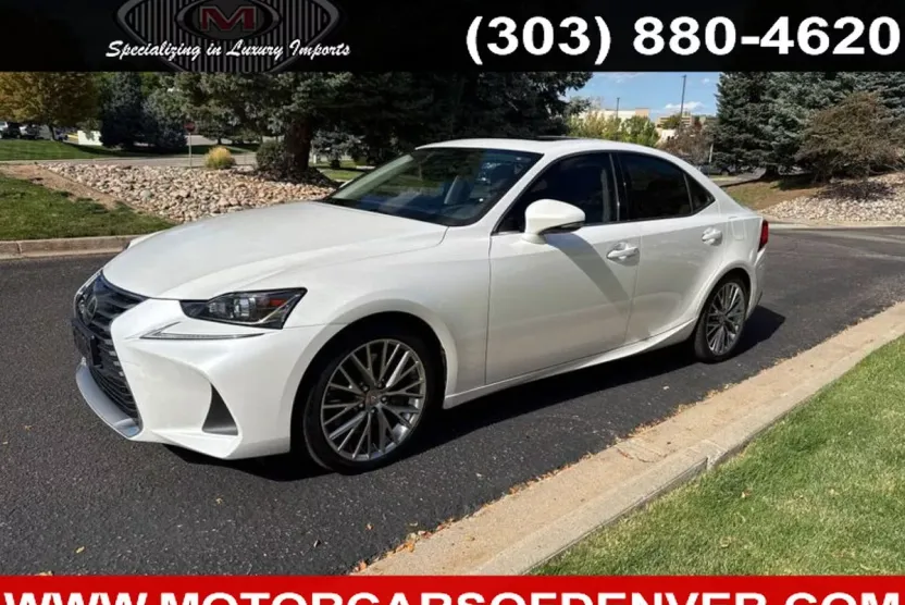2017 Lexus IS 300 photo 1