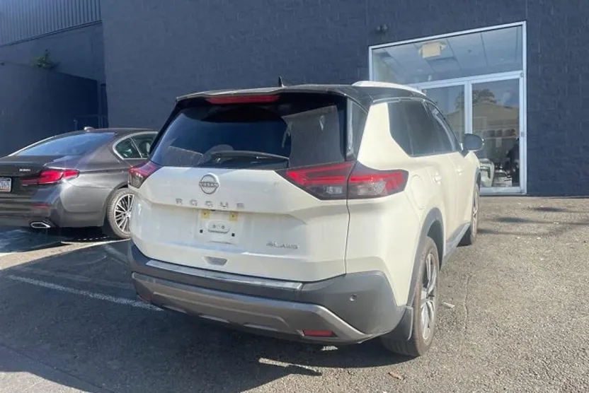 2023 Nissan Rogue SL photo 1