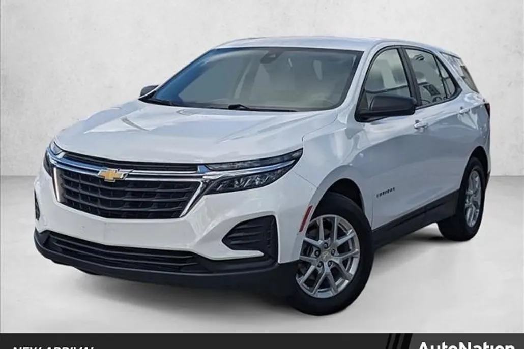 2023 Chevrolet Equinox LS photo 1
