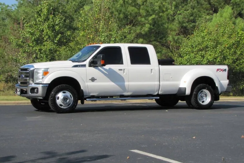 2016 Ford F-350 Lariat photo 1