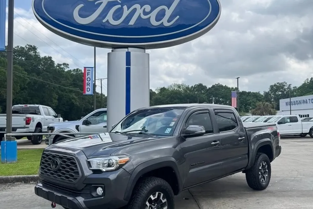2022 Toyota Tacoma TRD Off-Road photo 1