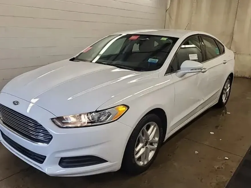2016 Ford Fusion SE photo 1
