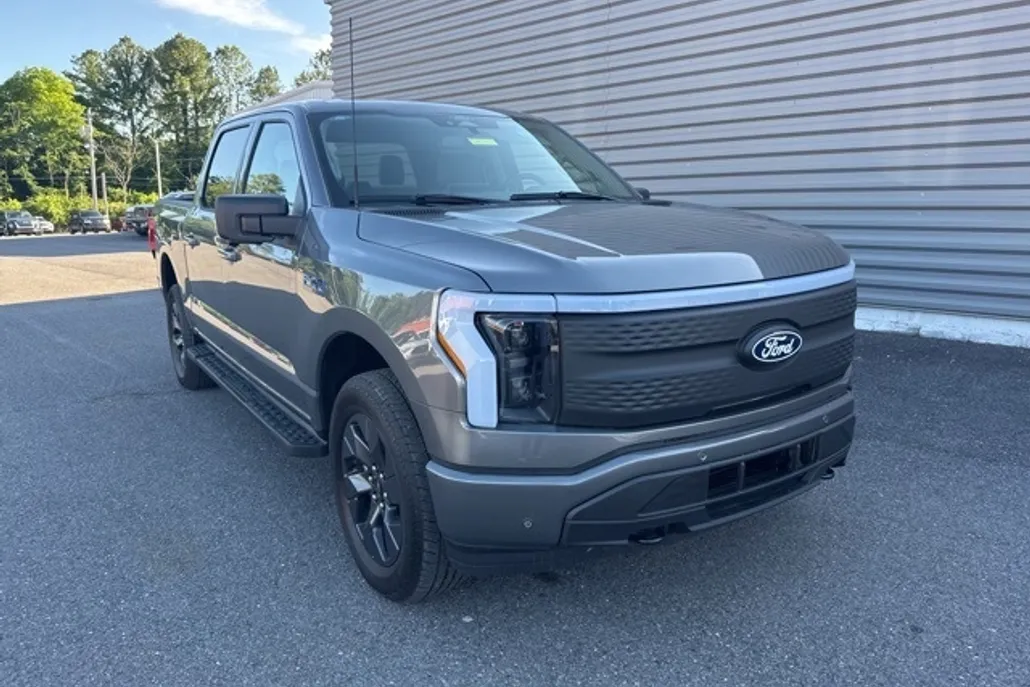 2025 Ford F-150 Lightning photo 1