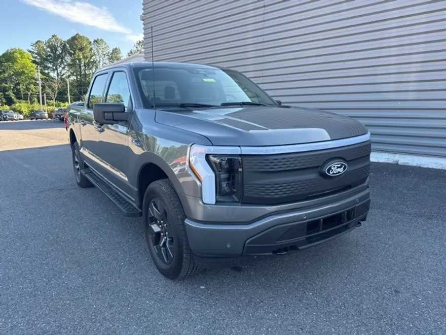 2025 Ford F-150 Lightning photo 1