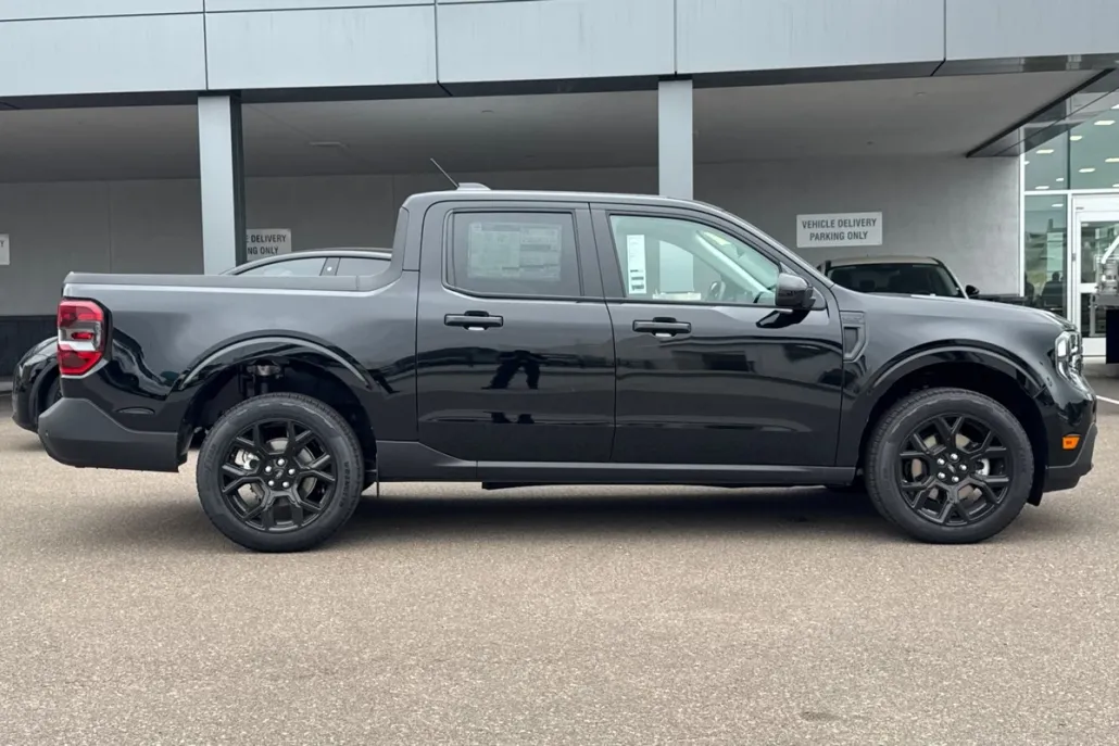 2025 Ford Maverick XLT photo 1