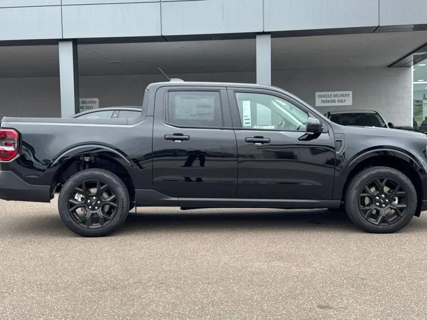 2025 Ford Maverick XLT photo 1