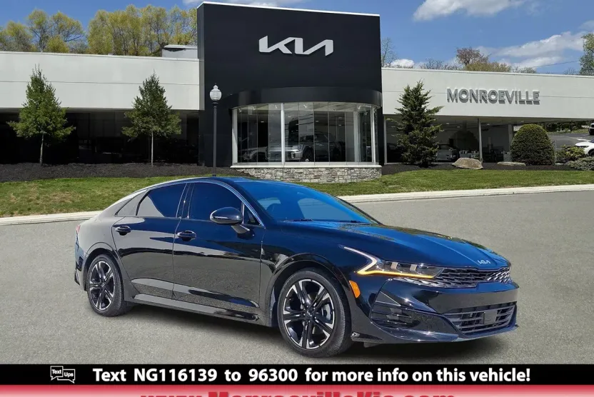 2022 Kia K5 GT-Line photo 1