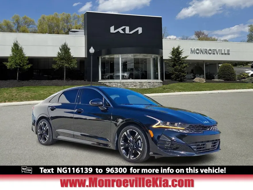 2022 Kia K5 GT-Line photo 1