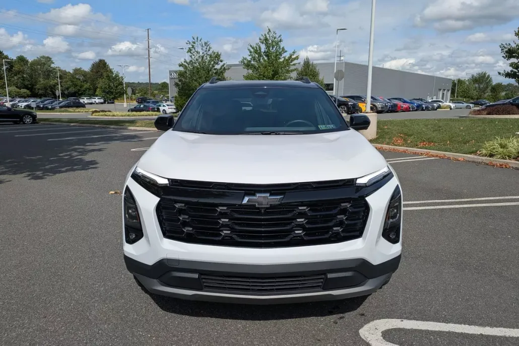 2025 Chevrolet Equinox LT photo 1