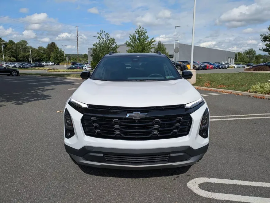 2025 Chevrolet Equinox LT photo 1