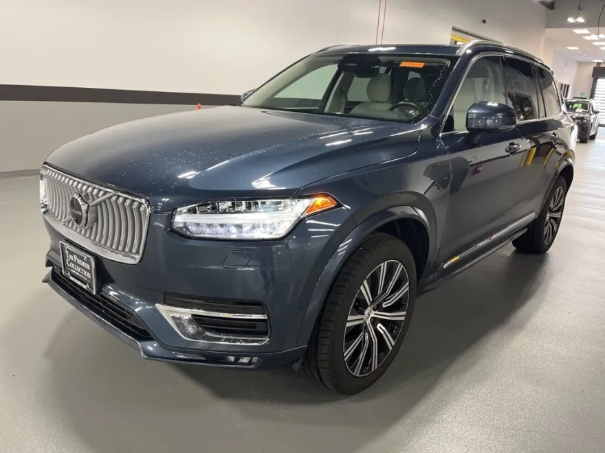 2023 Volvo XC90 AWD Plus photo 1