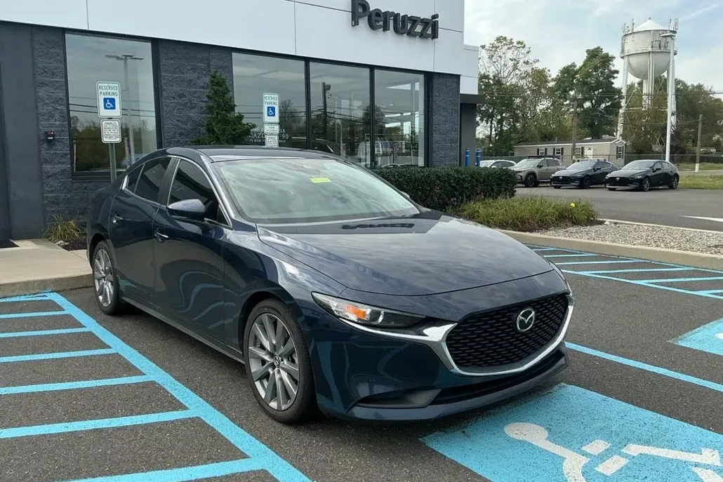2022 Mazda Mazda3 Select photo 1