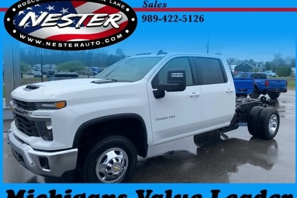 2025 Chevrolet Silverado 3500HD LT photo 1