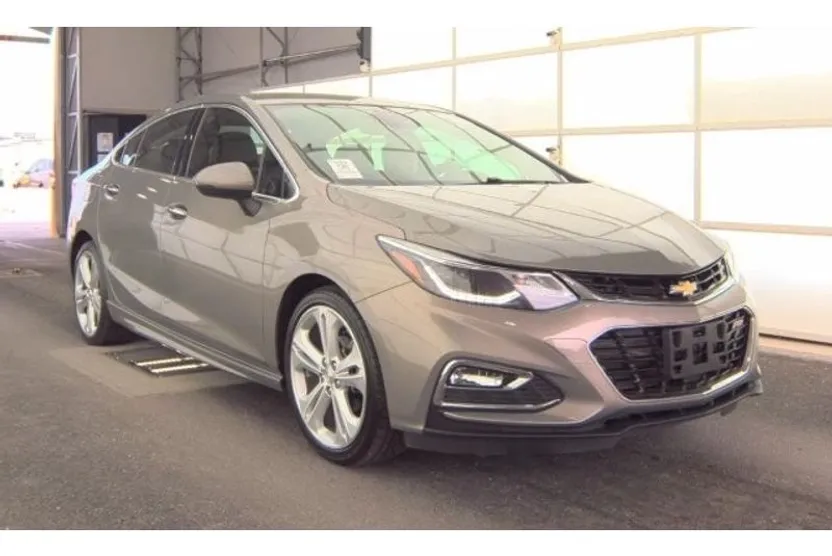 2017 Chevrolet Cruze Premier photo 1