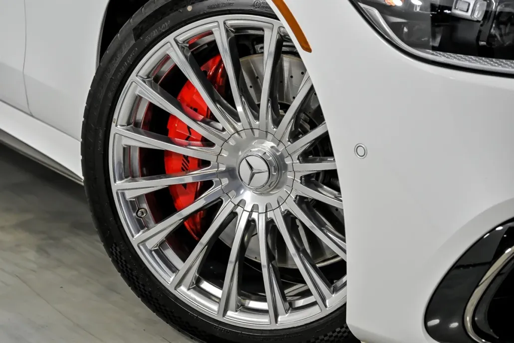 2024 Mercedes Benz S AMG 63 e photo 1