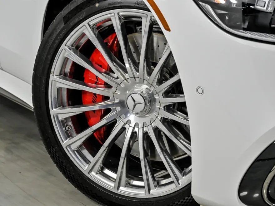 2024 Mercedes Benz S AMG 63 e photo 1