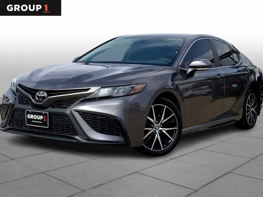 2023 Toyota Camry SE photo 1