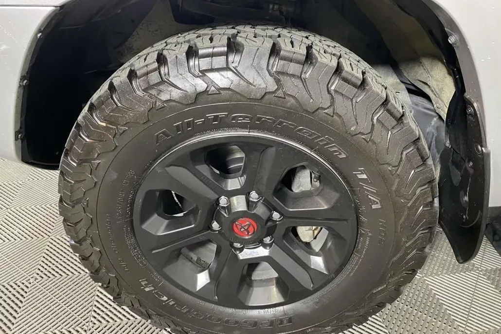 2022 Toyota 4Runner SR5 photo 1
