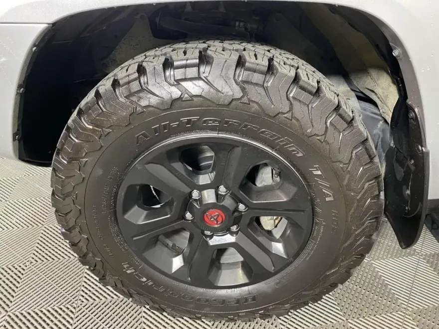2022 Toyota 4Runner SR5 photo 1