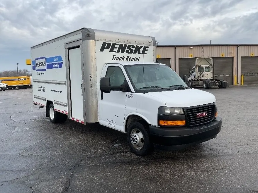 2022 Gmc Savana 3500 Cutaway photo 1