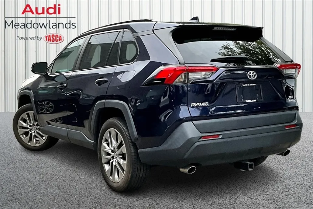 2022 Toyota RAV4 XLE Premium photo 1