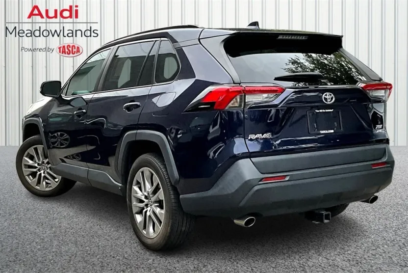 2022 Toyota RAV4 XLE Premium photo 1