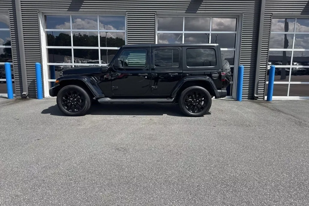 2021 Jeep Wrangler Unlimited Sahara 4xe photo 1