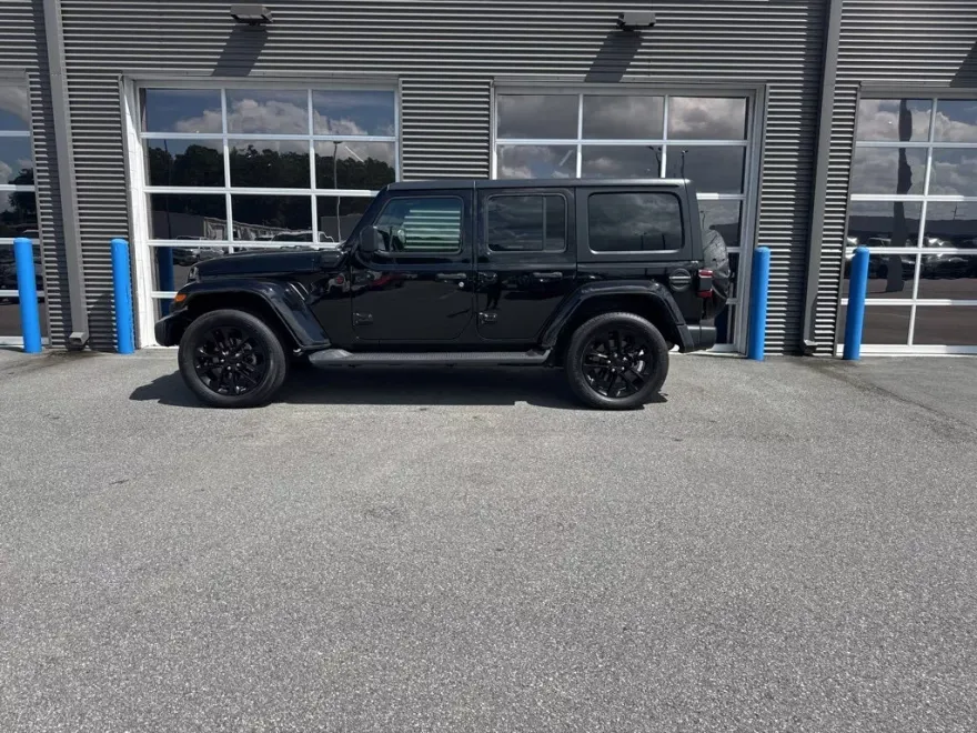 2021 Jeep Wrangler Unlimited Sahara 4xe photo 1