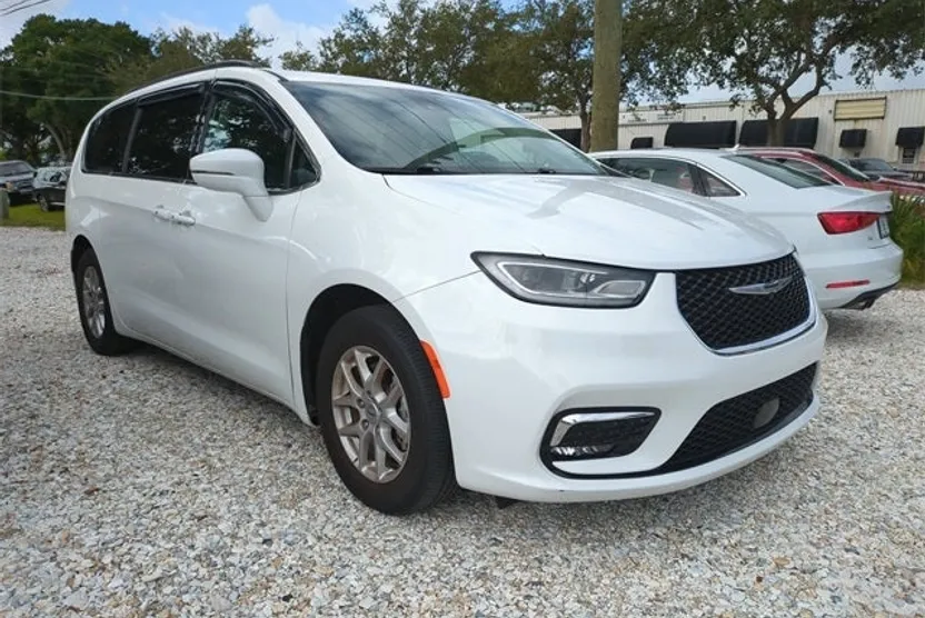2022 Chrysler Pacifica Touring L photo 1