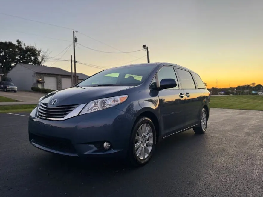 2015 Toyota Sienna Limited Premium photo 1