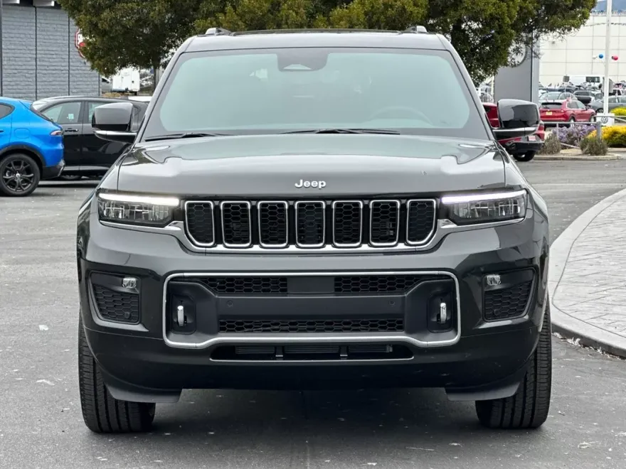 2024 Jeep Grand Cherokee Overland photo 8