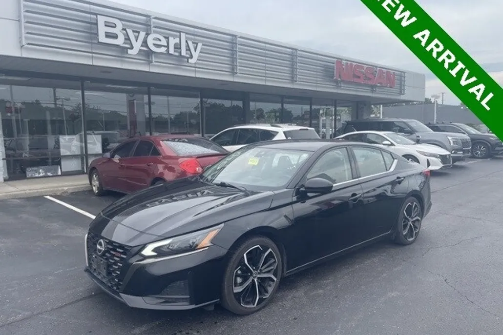 2023 Nissan Altima 2.5 SR photo 1