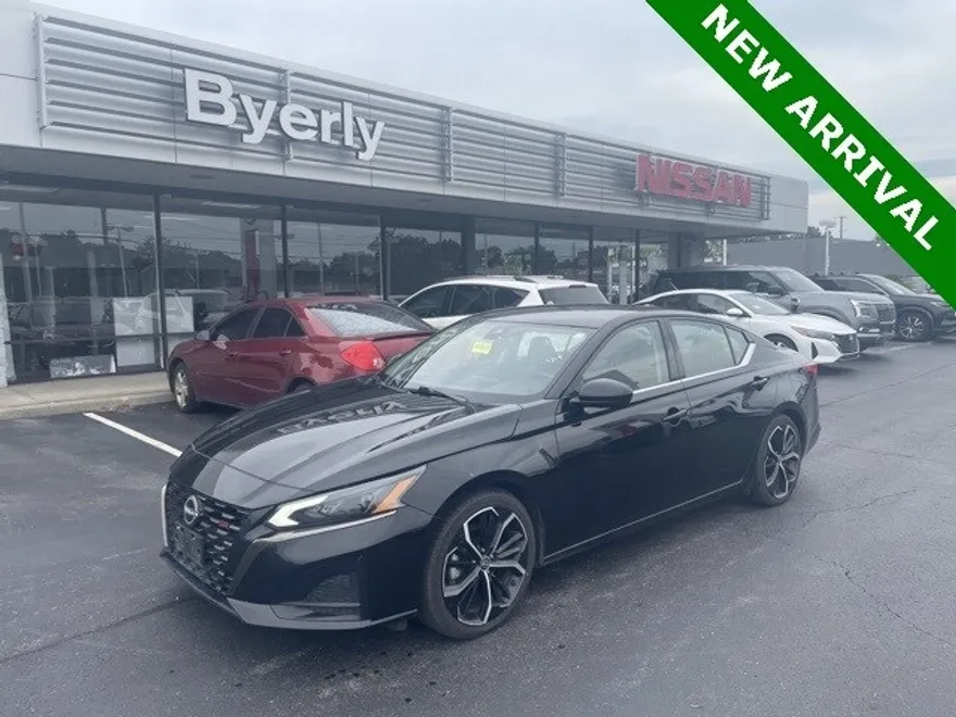 2023 Nissan Altima 2.5 SR photo 1