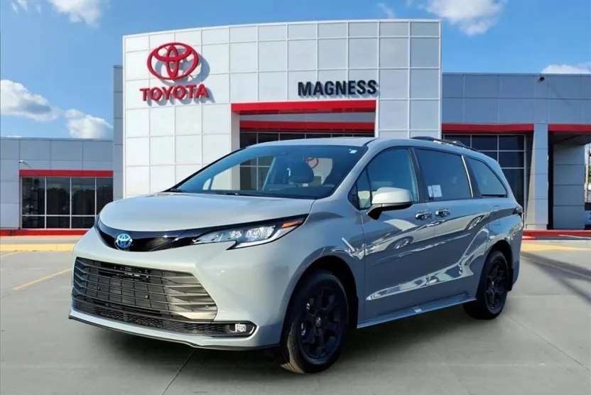 2025 Toyota Sienna Woodland Edition photo 1