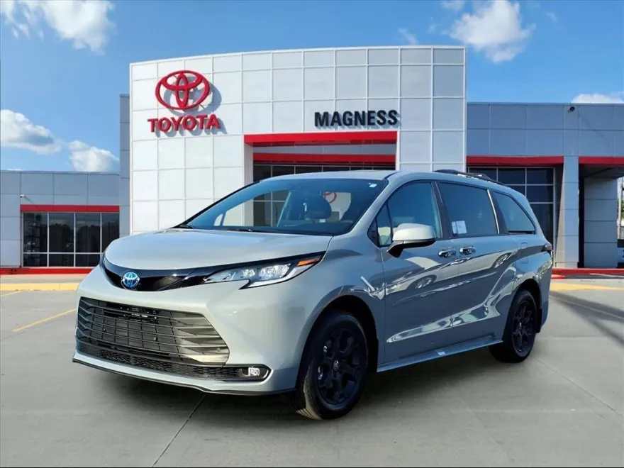 2025 Toyota Sienna Woodland Edition photo 1